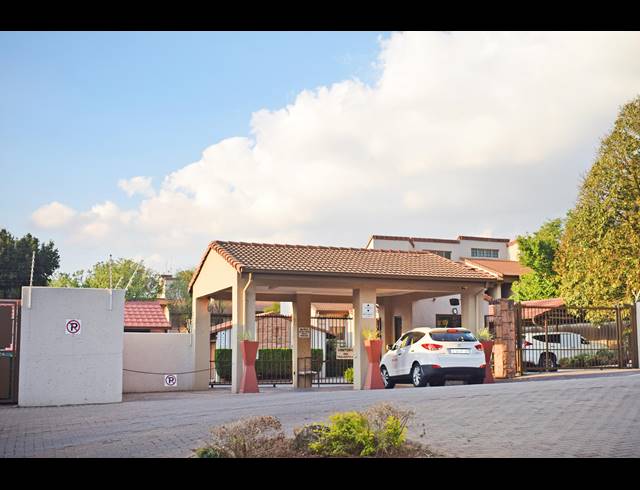 2 BEDROOM TOWNHOUSE FOR SALE IN ORIEL